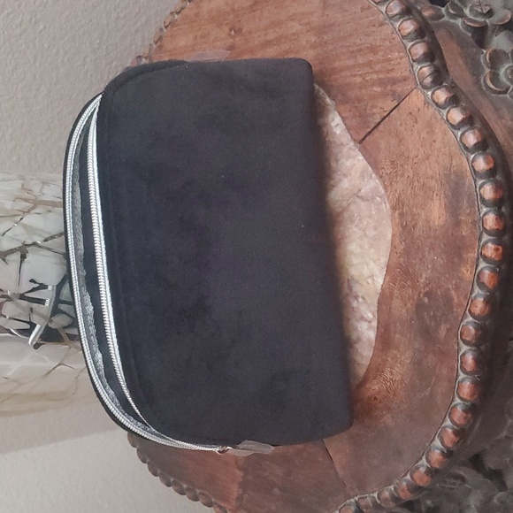 DIOR VELVET COSMETIC BAG - Picture 4 of 7